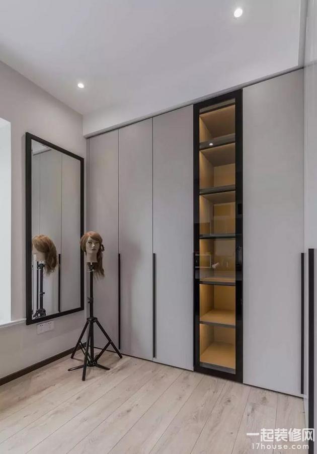123平的现代风二居室,书房和衣帽间整合进主卧里! 123平的现代风二居室,书房和衣帽间整合进主卧里!