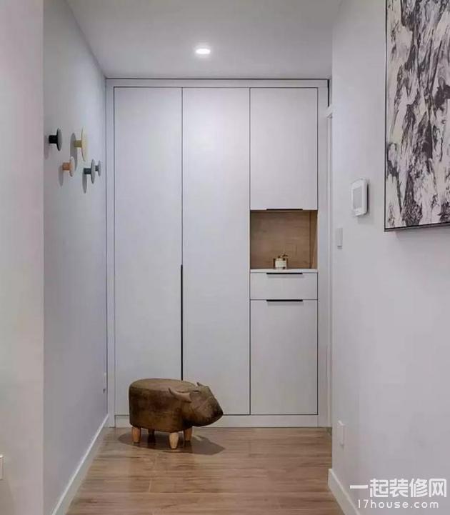 玄关的鞋柜和换鞋凳结合起来,再也不要站着换鞋子了! 玄关的鞋柜和换鞋凳结合起来,再也不要站着换鞋子了!